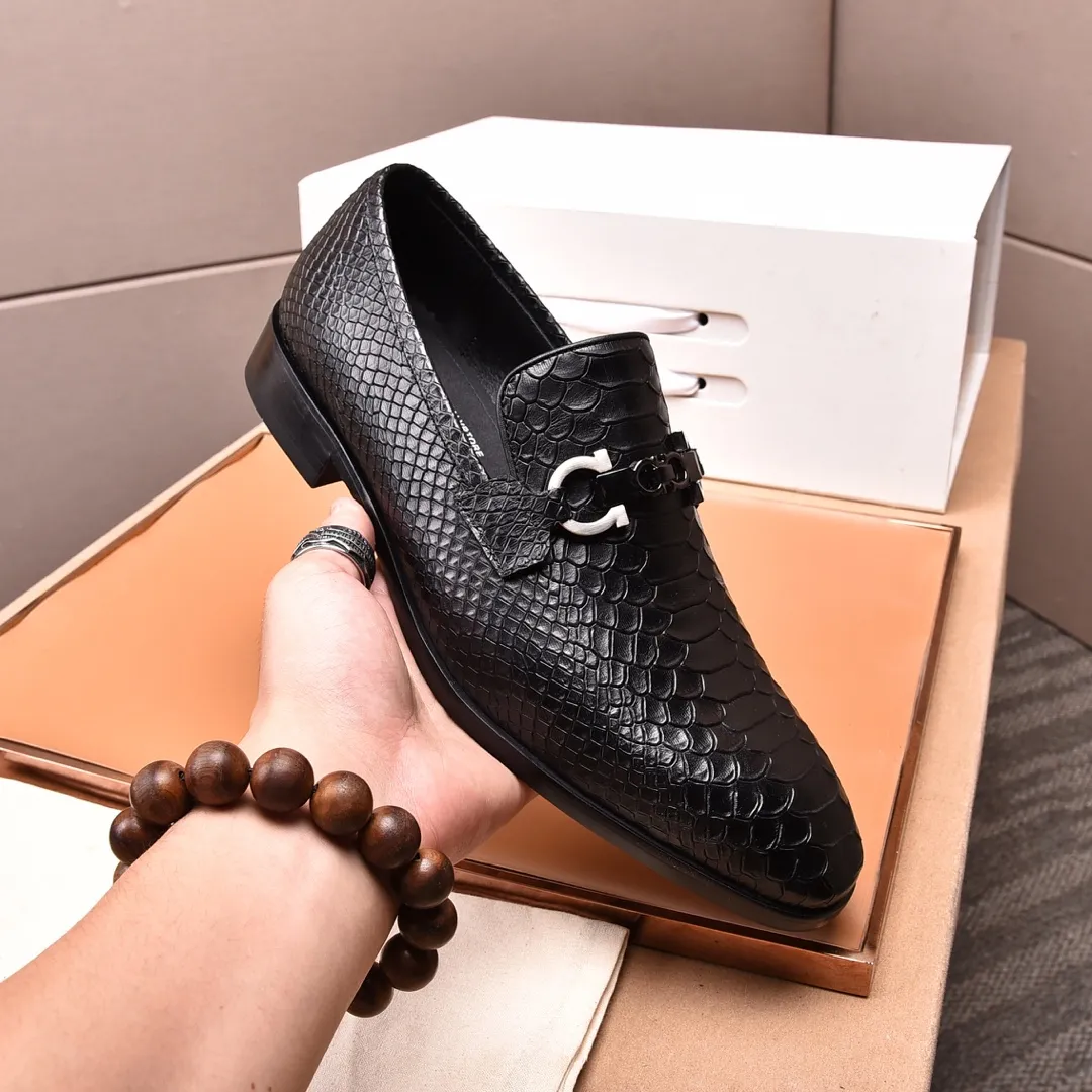 Men's shoes 💰540📛📛(water-dyed cowhide) Salvatore Ferragamo high-end (Salvatore Ferragamo) is the world's top luxury footwear brand. It comes from the fashion kingdom of Italy and is famous all over the world for its traditional handmade design and novel styles...🚶🏻🚶🏻New suit shoes are available simultaneously at the counter. This model is purely handmade. The fabric is imported from Italy's original first-layer cowhide. Soft water-dyed cowhide lining. Original authentic outsole🌀🌀Size: 38➖45